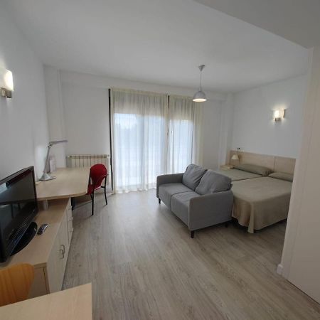 Residencia Universitaria Resa Giner De Los Rios Alcalá de Henares Екстериор снимка