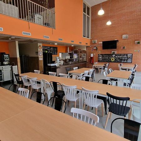 Residencia Universitaria Resa Giner De Los Rios Alcalá de Henares Екстериор снимка