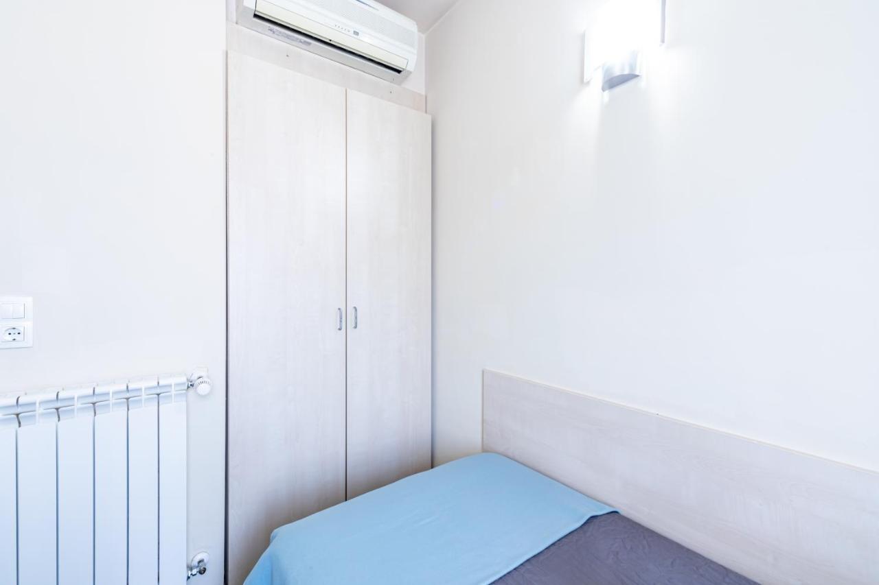 Residencia Universitaria Resa Giner De Los Rios Alcalá de Henares Екстериор снимка