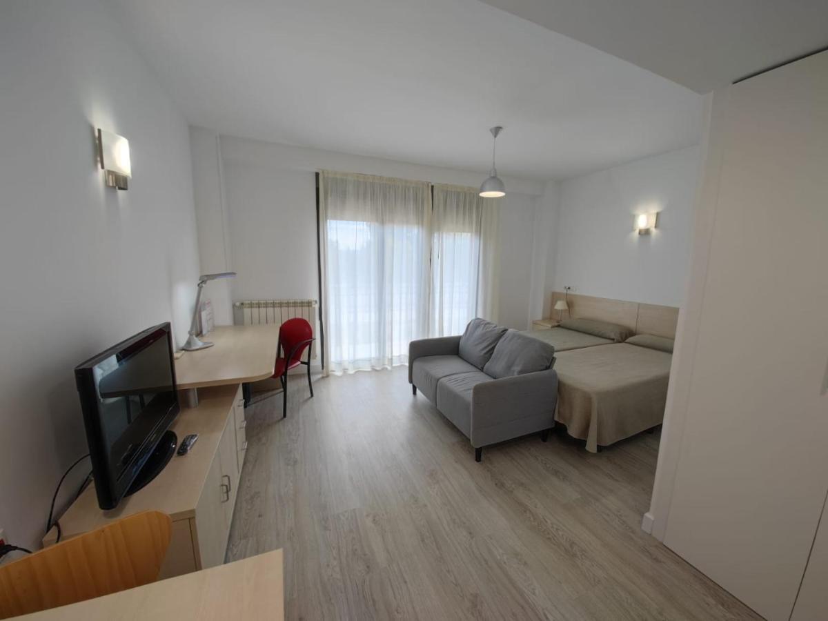 Residencia Universitaria Resa Giner De Los Rios Alcalá de Henares Екстериор снимка