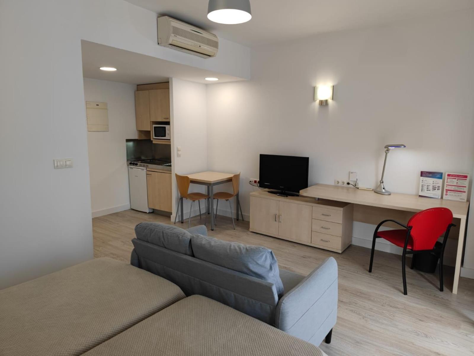 Residencia Universitaria Resa Giner De Los Rios Alcalá de Henares Екстериор снимка