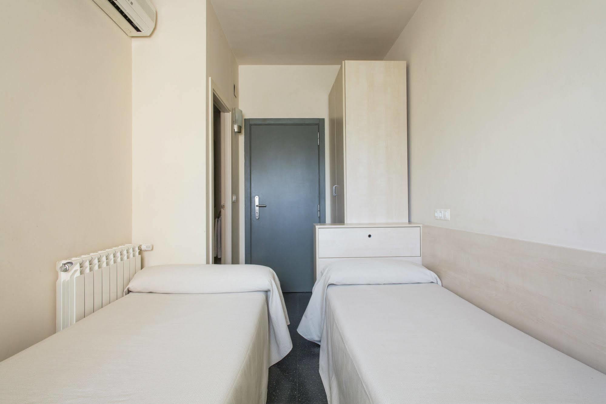 Residencia Universitaria Resa Giner De Los Rios Alcalá de Henares Екстериор снимка