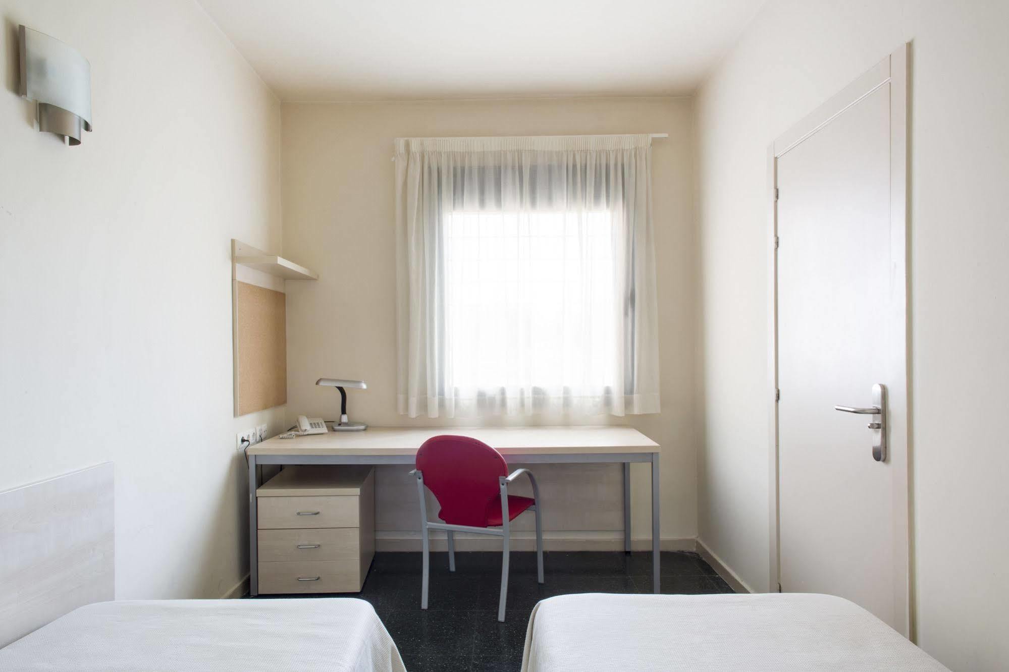 Residencia Universitaria Resa Giner De Los Rios Alcalá de Henares Екстериор снимка